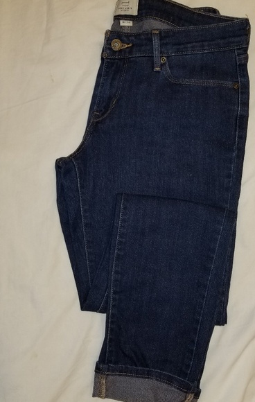 SOLD**** Levi's Demi Curve skinny Jeans - Picture 2 of 4